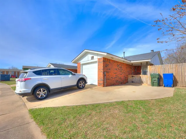 Front exterior — 1814 N Crawford Avenue 1816, Norman, OK 73069