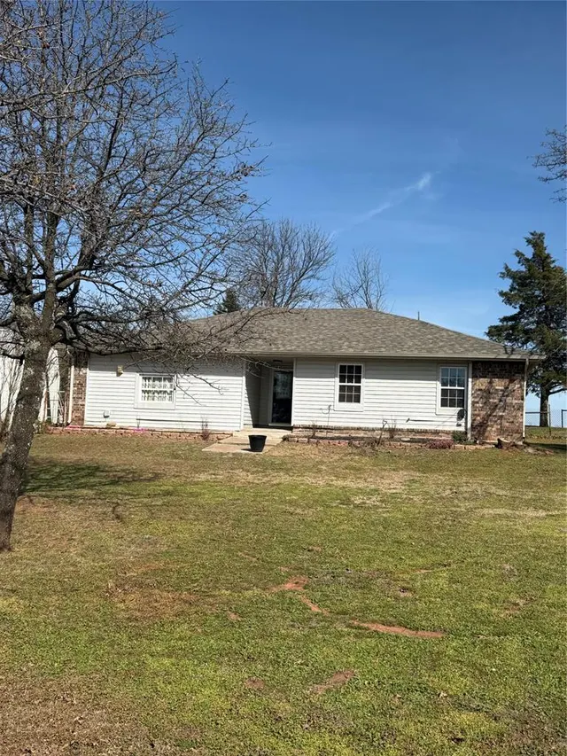 Front exterior — 18120 N Sagebrush Circle, Luther, OK 73054