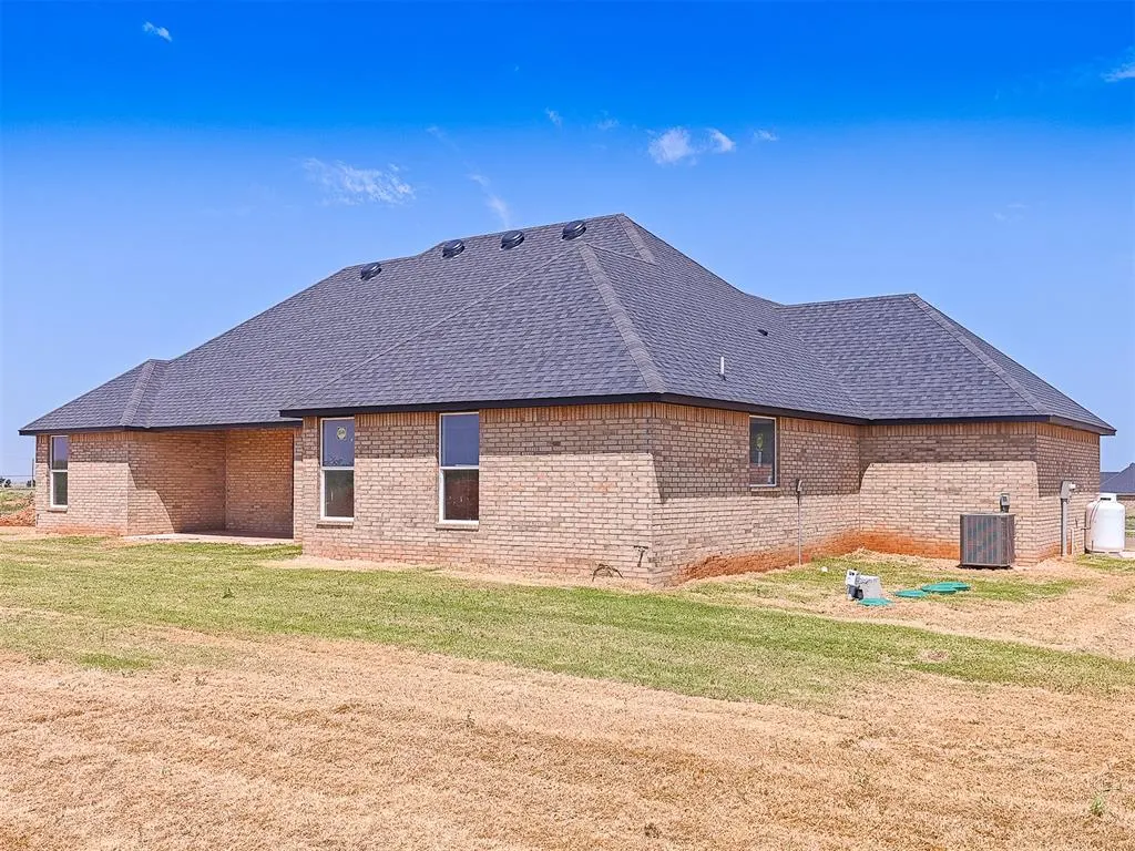 Photo 4 — 29160 Magnolia Drive, Cashion, OK 73016