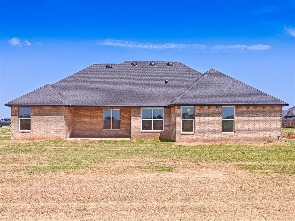 Photo 5 — 29160 Magnolia Drive, Cashion, OK 73016