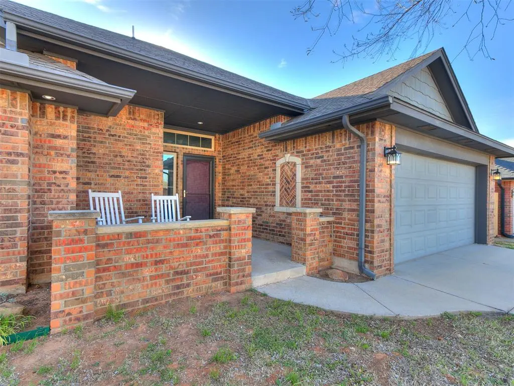 Photo 2 — 712 S Patterson Drive, Moore, OK 73160