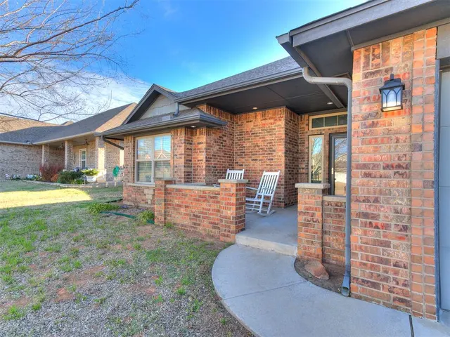 Photo 4 — 712 S Patterson Drive, Moore, OK 73160