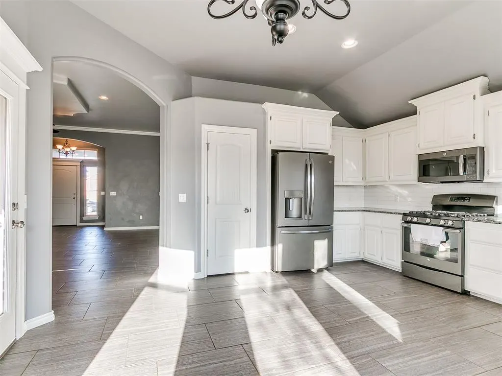 Photo 9 — 712 S Patterson Drive, Moore, OK 73160