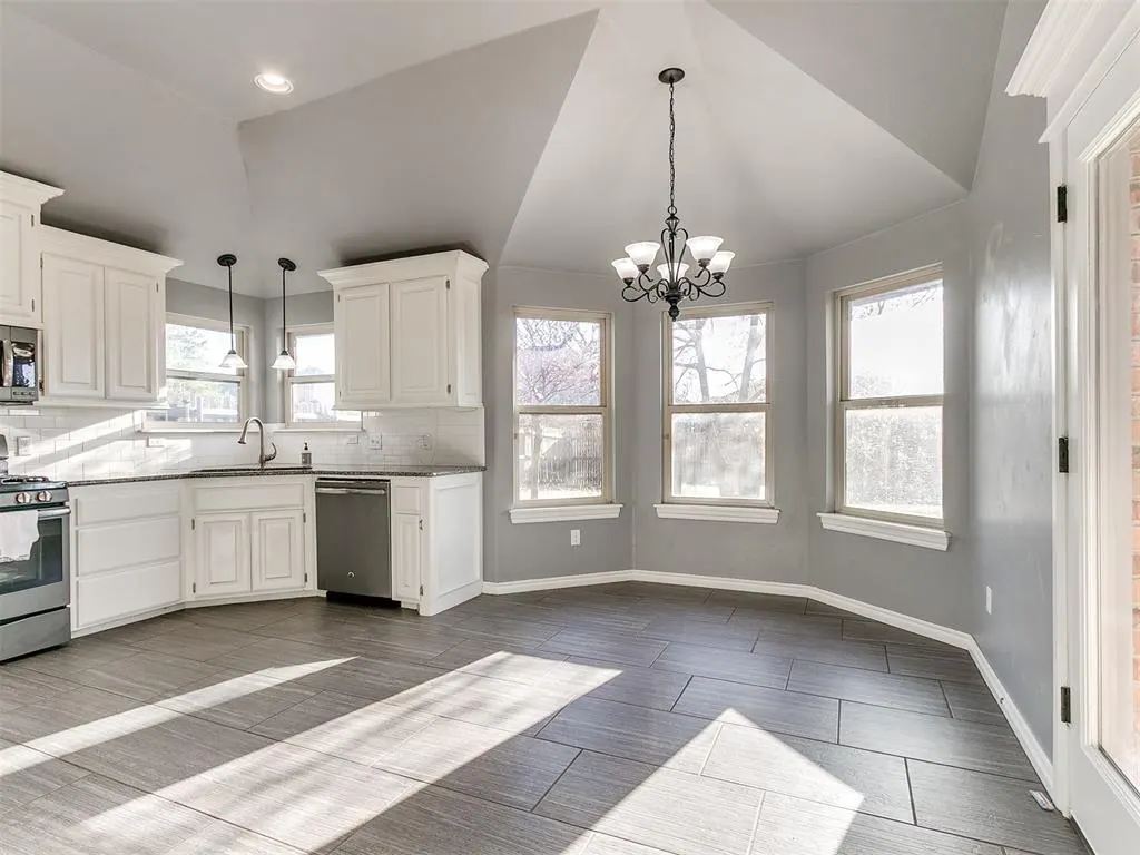 Photo 10 — 712 S Patterson Drive, Moore, OK 73160