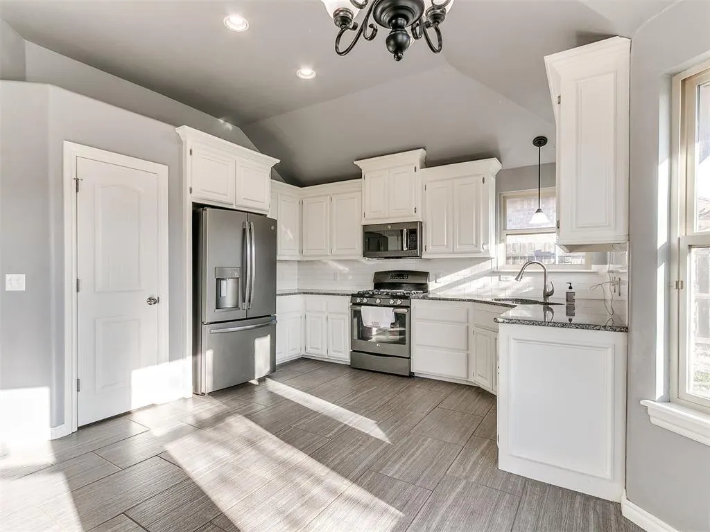 Photo 12 — 712 S Patterson Drive, Moore, OK 73160
