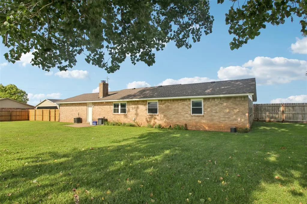 Photo 26 — 870 S Cemetery Road, Tuttle, OK 73089