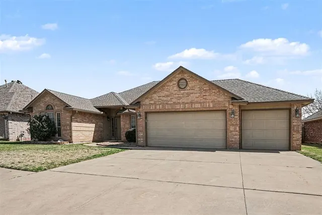 Photo 2 — 2912 Danielle Terrace, Moore, OK 73160