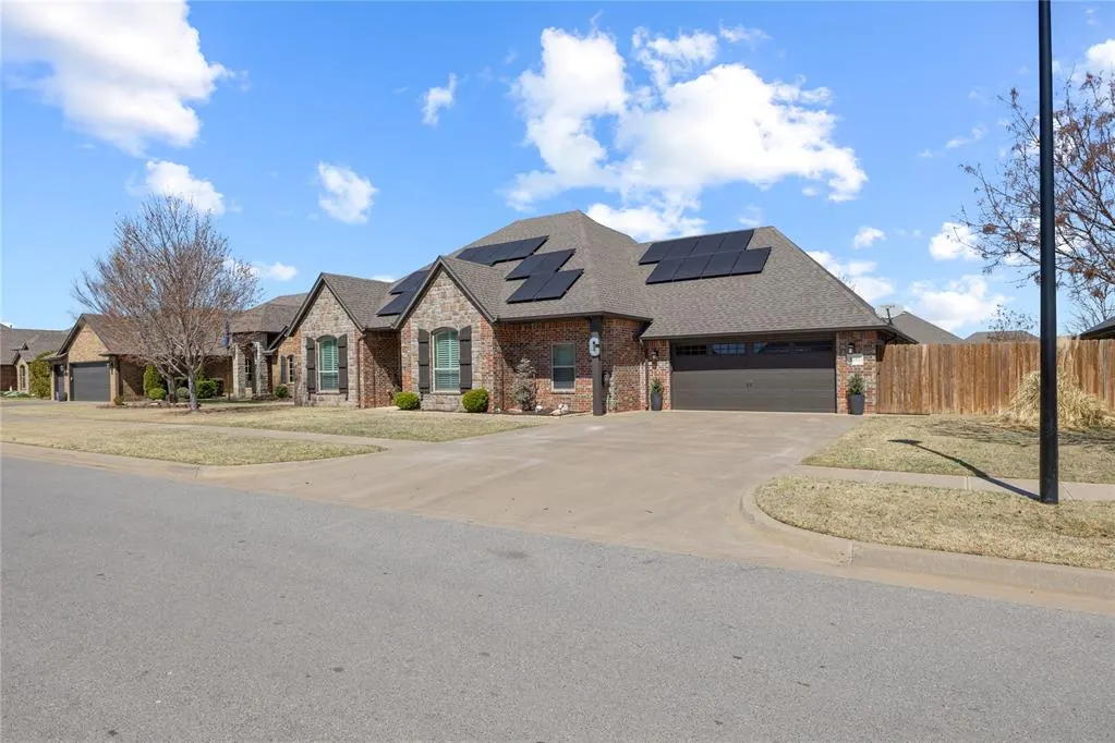 Photo 2 — 2101 Stratta Drive, Weatherford, OK 73096