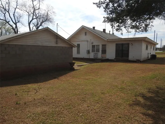 Photo 4 — 1428 N Bryant Avenue, Oklahoma City, OK 73117