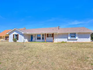 Sold home at 323 Willow Creek Circle