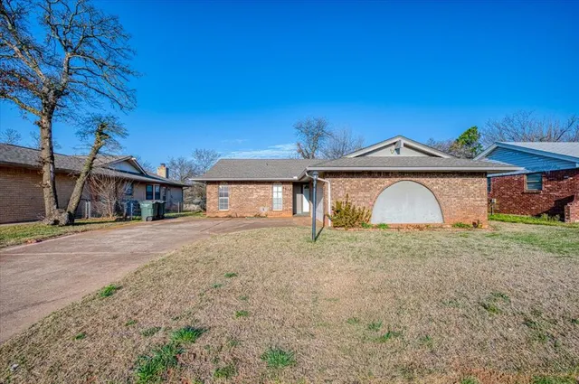 Photo 2 — 3917 Clendon Way, Del City, OK 73115