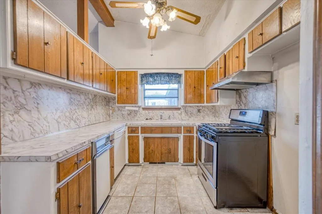 Photo 12 — 3917 Clendon Way, Del City, OK 73115