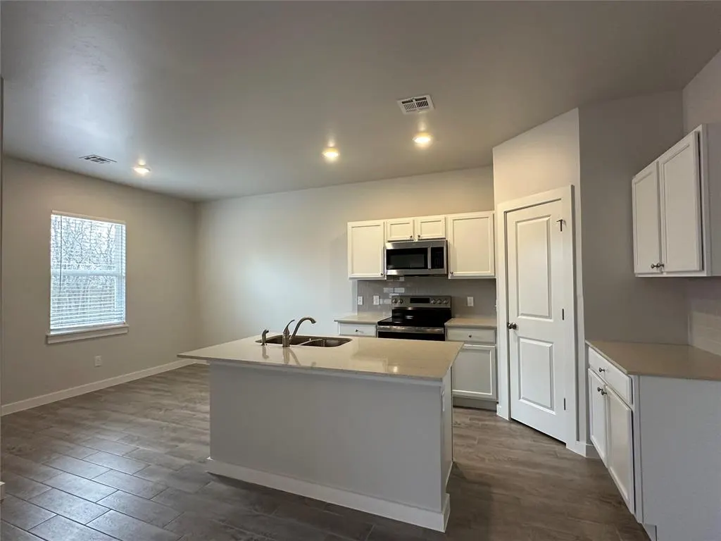 Photo 3 — 16990 Buck Circle, Newalla, OK 74857