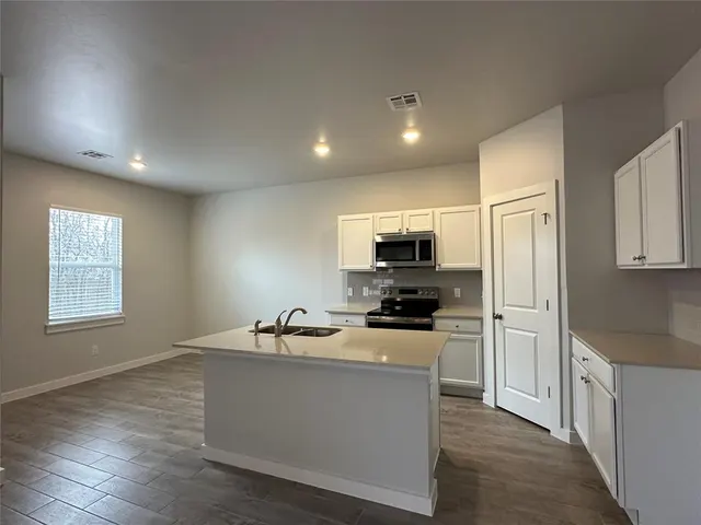 Photo 3 — 16990 Buck Circle, Newalla, OK 74857