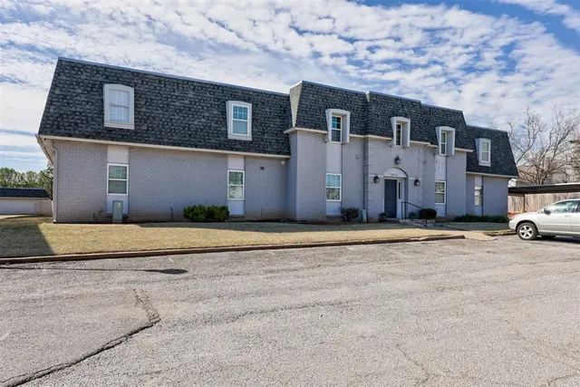 Photo 2 — 11415 N May Avenue A, Oklahoma City, OK 73120