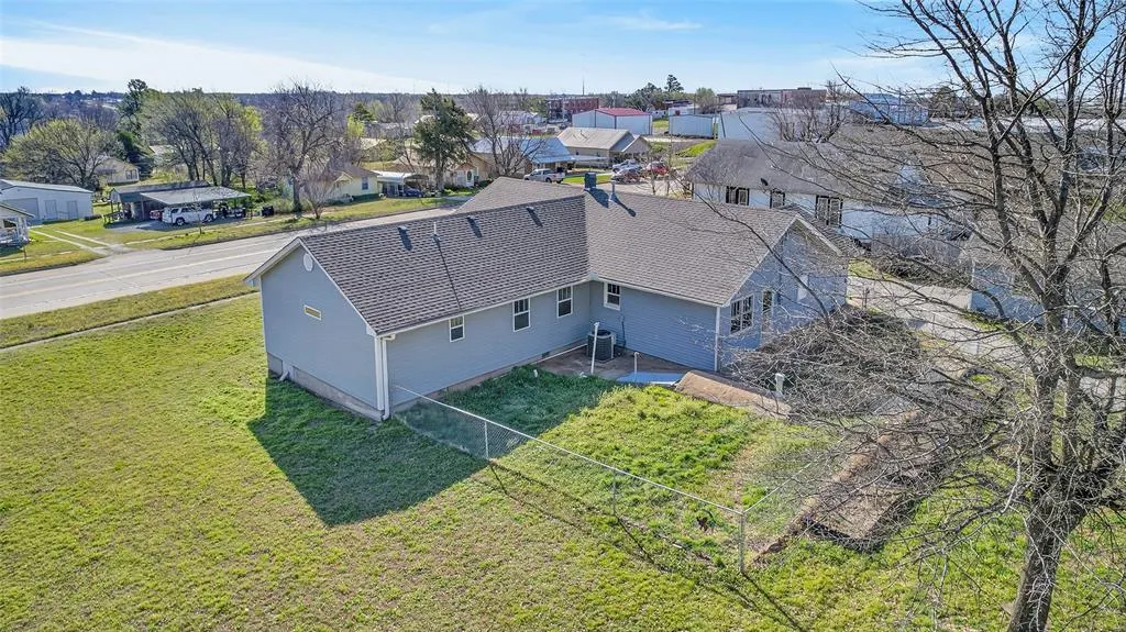 Photo 7 — 209 N Rush Avenue, Rush Springs, OK 73082
