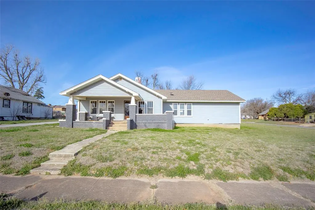Front exterior — 209 N Rush Avenue, Rush Springs, OK 73082