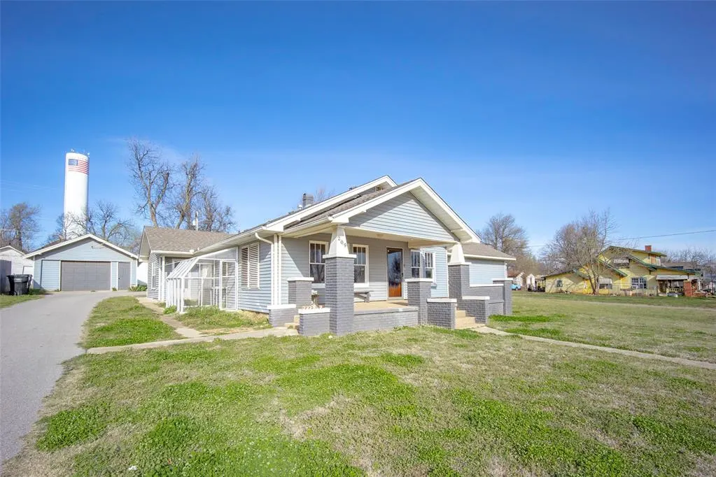 Photo 12 — 209 N Rush Avenue, Rush Springs, OK 73082