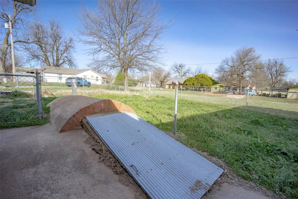 Photo 38 — 209 N Rush Avenue, Rush Springs, OK 73082