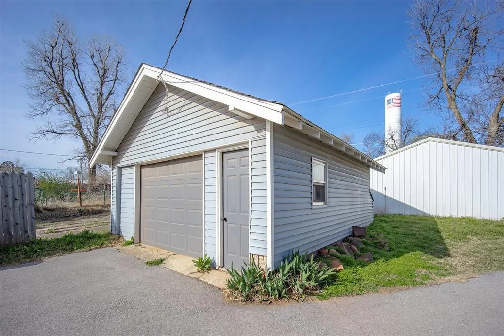 Photo 40 — 209 N Rush Avenue, Rush Springs, OK 73082