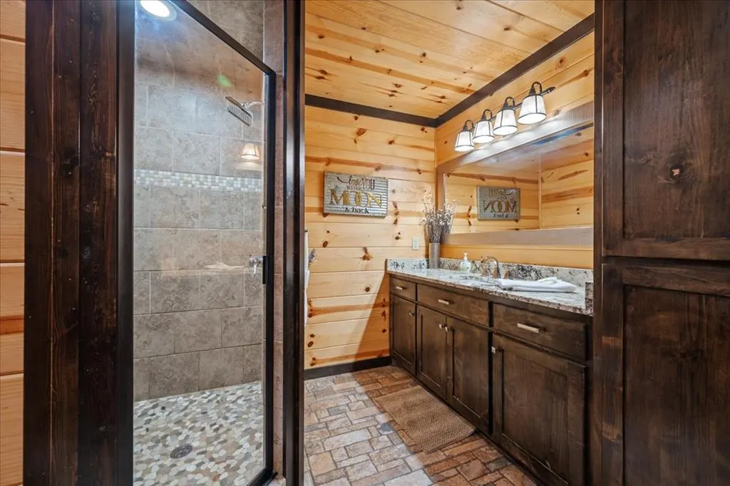 Photo 3 — 440 N Lukfata Trail, Broken Bow, OK 74728