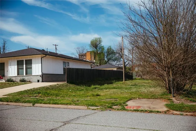 Photo 2 — 1117 NE 6th Street, Oklahoma City, OK 73117
