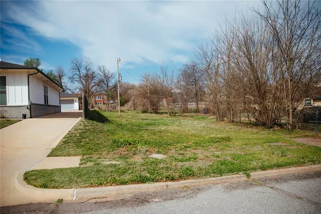 Photo 3 — 1117 NE 6th Street, Oklahoma City, OK 73117