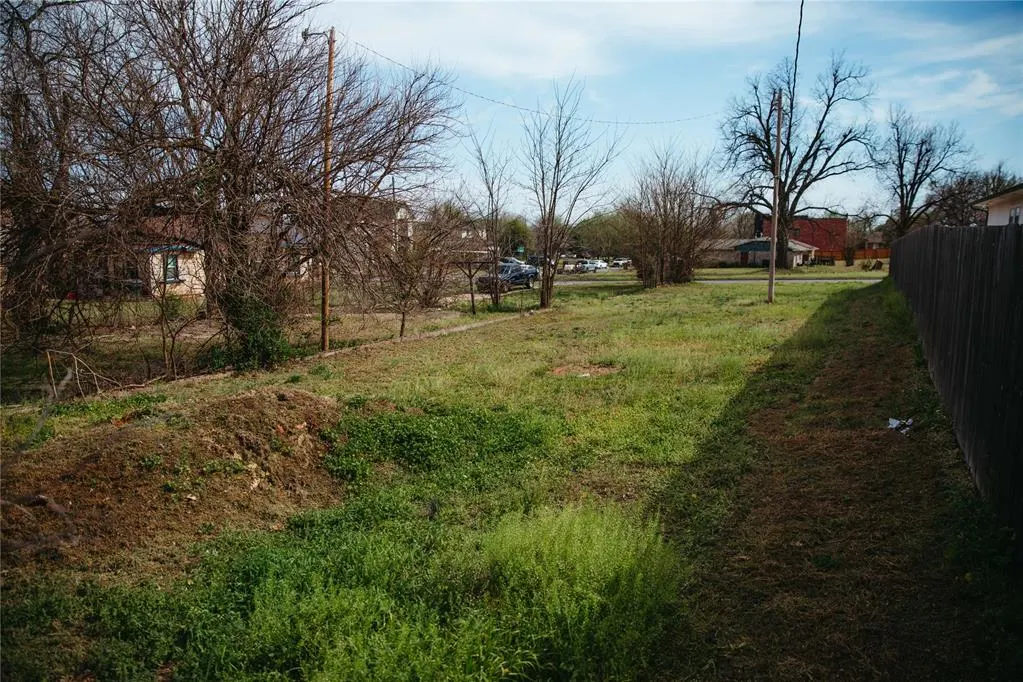 Photo 9 — 1117 NE 6th Street, Oklahoma City, OK 73117