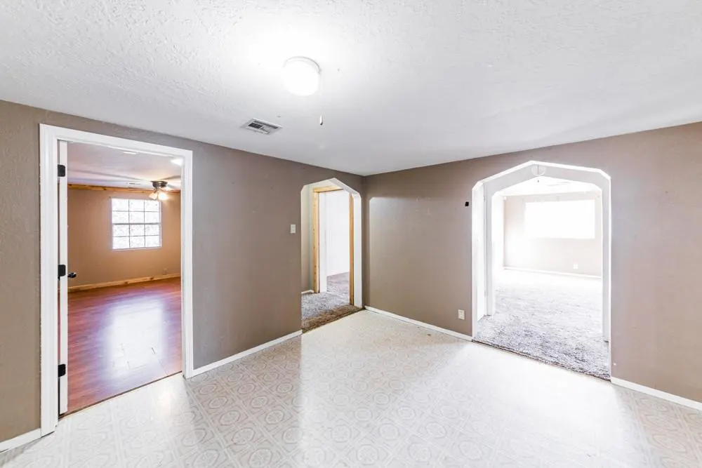 Photo 6 — 220 E Sullivan Road, Mulhall, OK 73063