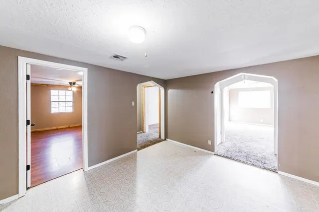 Photo 6 — 220 E Sullivan Road, Mulhall, OK 73063