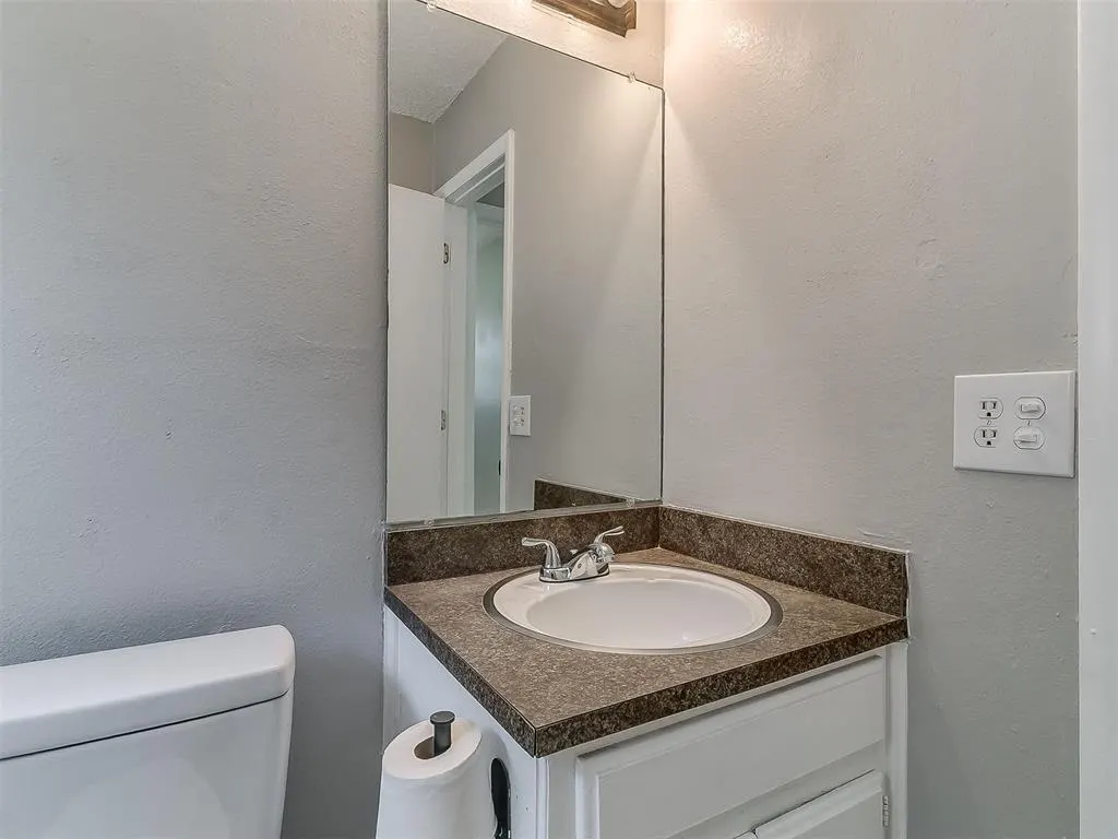 Photo 15 — 1035 NW 20th Street, Moore, OK 73160