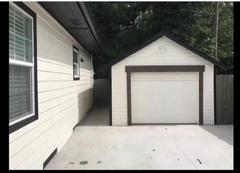 Photo 2 — 1549 SW 24th Street, Oklahoma City, OK 73108