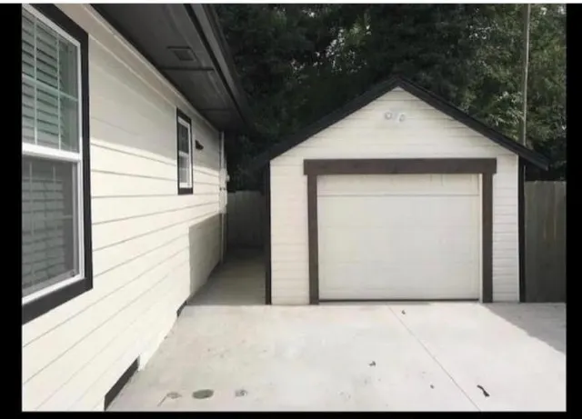 Photo 2 — 1549 SW 24th Street, Oklahoma City, OK 73108