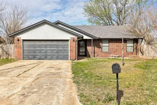 Sold home at 405 W Twisted Branch Way