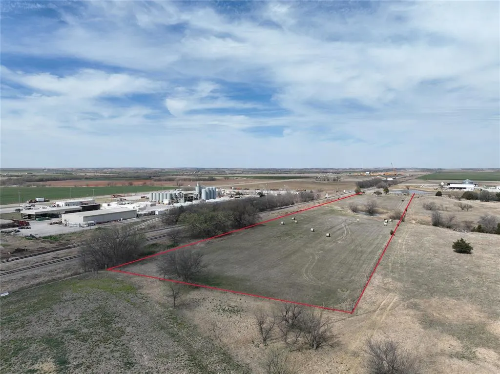 Photo 2 — 305 E Dutton Road, Pocasset, OK 73079