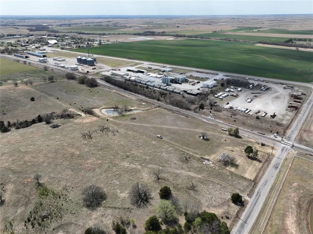Photo 9 — 305 E Dutton Road, Pocasset, OK 73079