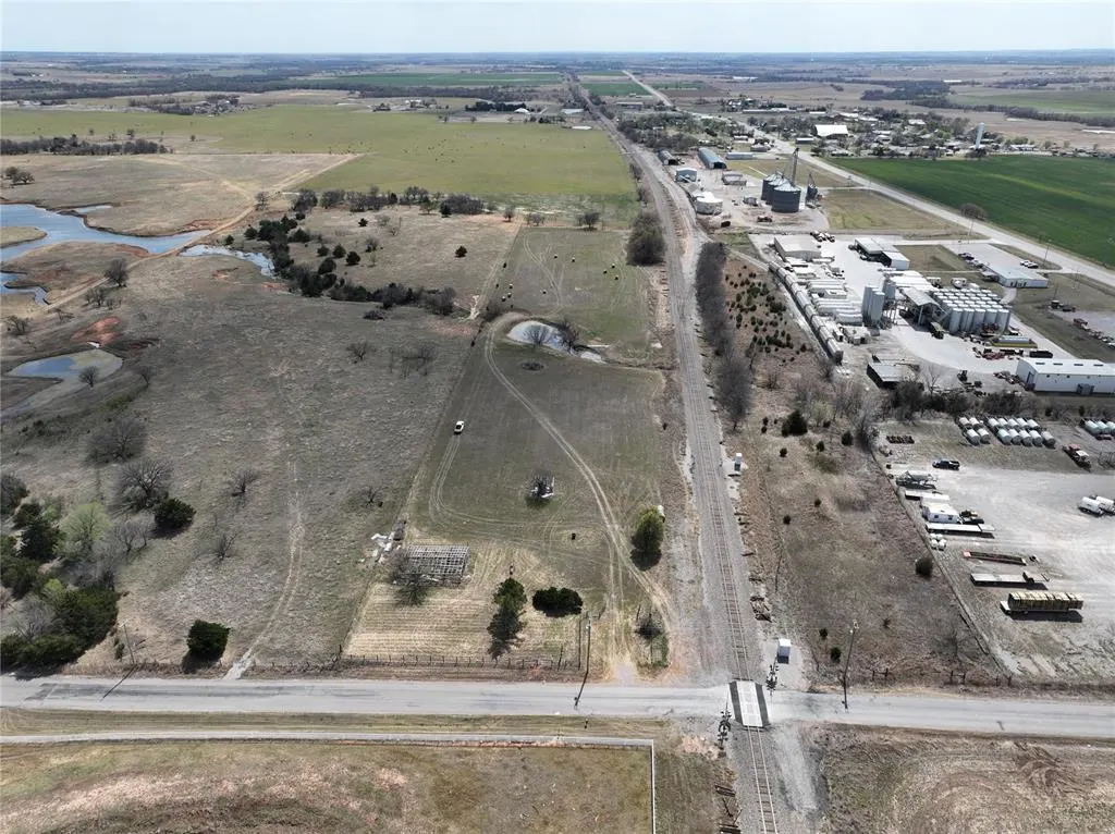 Photo 12 — 305 E Dutton Road, Pocasset, OK 73079