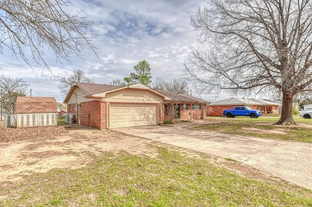 Photo 3 — 216 Brent Street, Meeker, OK 74855