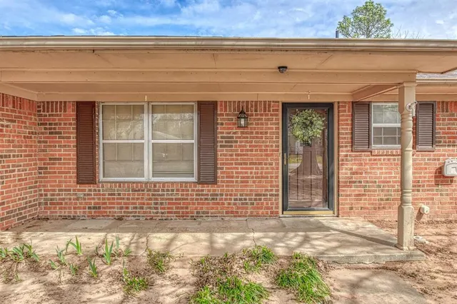 Photo 4 — 216 Brent Street, Meeker, OK 74855