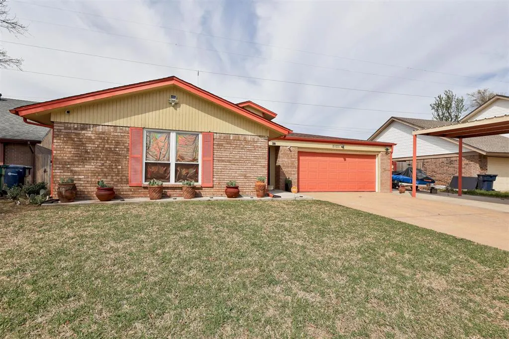 Photo 2 — 2121 NW 115th Terrace, Oklahoma City, OK 73120