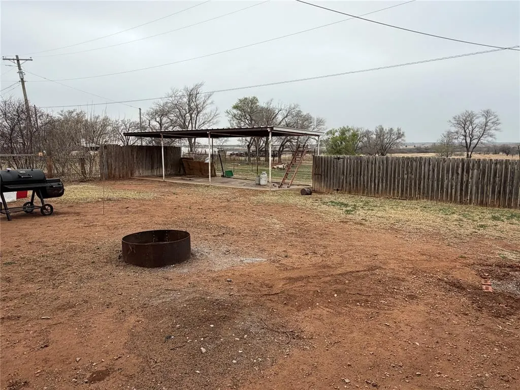 Photo 7 — 709 E N Boundary Highway, Sentinel, OK 73664