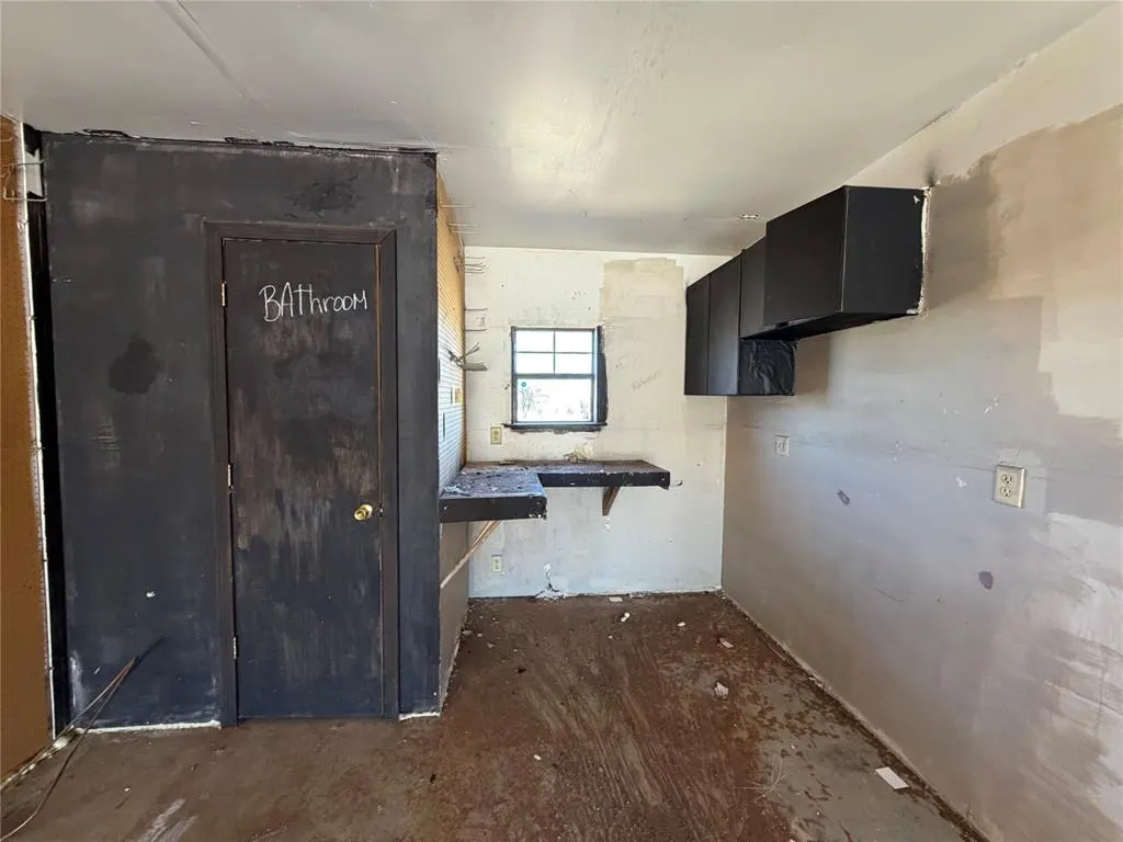 Photo 21 — 709 E N Boundary Highway, Sentinel, OK 73664