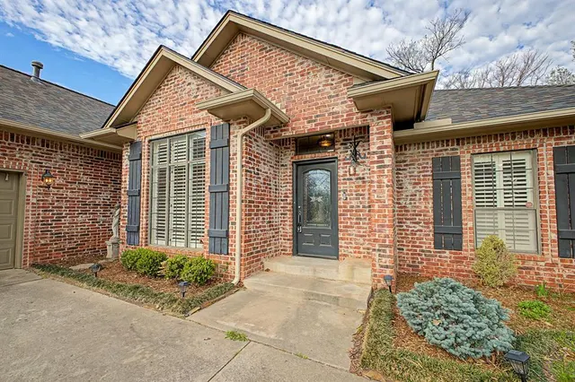 Photo 2 — 1517 Tahlequah Drive, Edmond, OK 73013