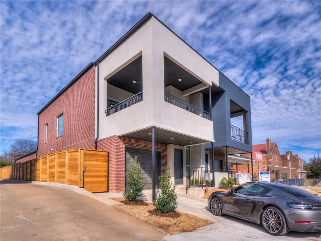 Photo 2 — 911 NW 13 Street A&B, Oklahoma City, OK 73106