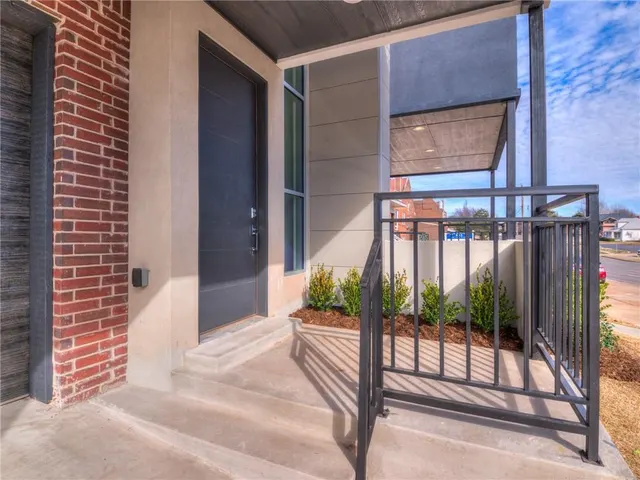 Photo 4 — 911 NW 13 Street A&B, Oklahoma City, OK 73106