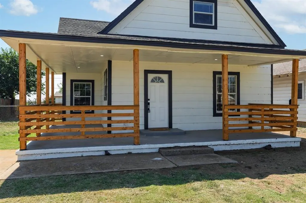 Photo 2 — 1320 W Frisco Street, Altus, OK 73521