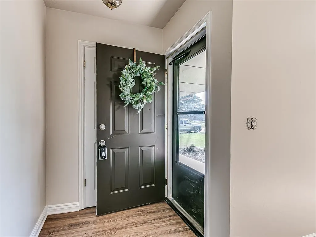 Photo 2 — 6119 N Redmond Court, Warr Acres, OK 73122