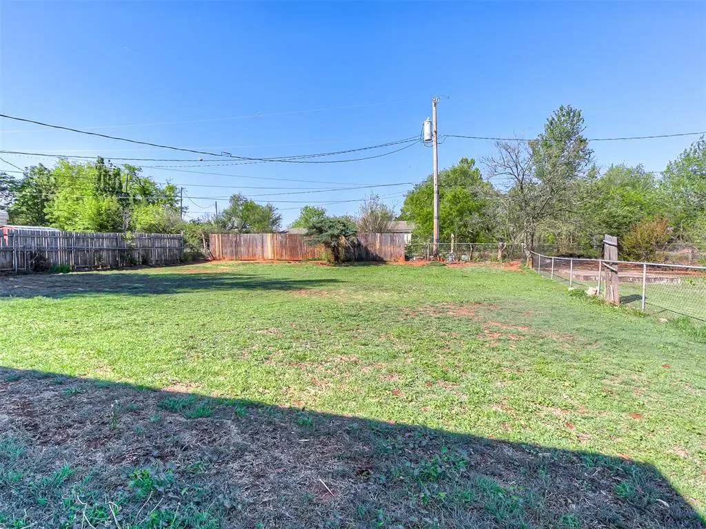 Photo 17 — 6119 N Redmond Court, Warr Acres, OK 73122