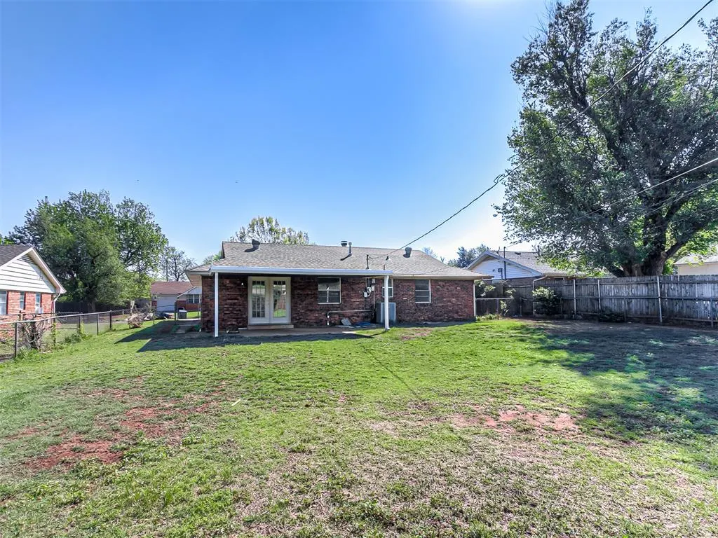 Photo 18 — 6119 N Redmond Court, Warr Acres, OK 73122