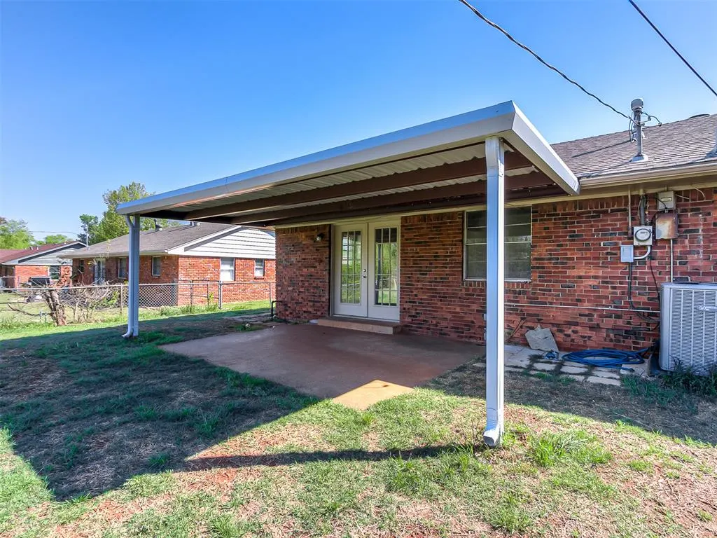 Photo 19 — 6119 N Redmond Court, Warr Acres, OK 73122